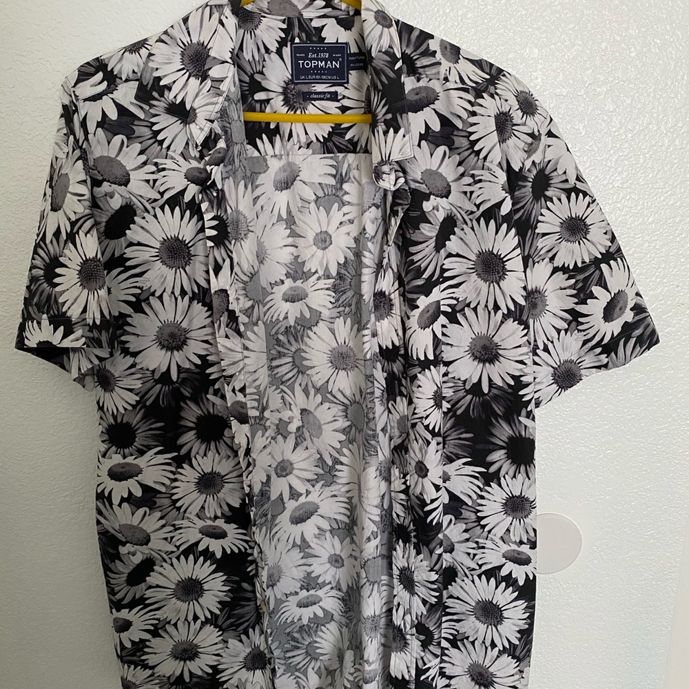 Floral button down - Picture 3 of 3